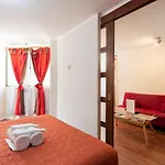 Urban Burgundy - 1Br, Metro, Wifi, Tv