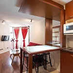 Urban Burgundy - 1Br, Metro, Wifi, Tv