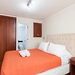 Urban Burgundy - 1Br, Metro, Wifi, Tv
